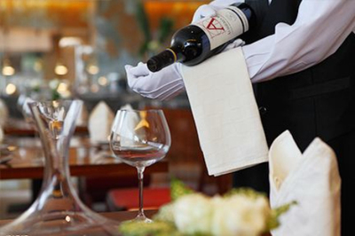 餐飲企業(yè)服務(wù)理念和原則 - 貴陽新東方烹飪學(xué)院-廚師培訓(xùn)學(xué)校-餐飲西點(diǎn)師培訓(xùn)