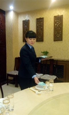 首都勞動獎章獲得者何維維:貼心服務獲顧客稱贊(圖)